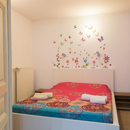 Center Walking Apartment And Room Bukarest Exterior foto