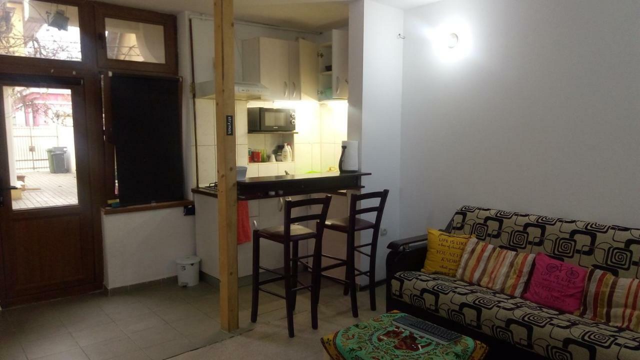 Center Walking Apartment And Room Bukarest Exterior foto